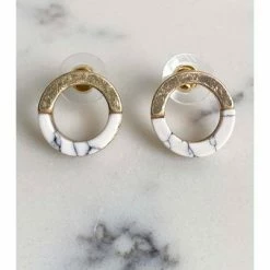 Lilac Rose White Marble Effect And Gold Open Stud